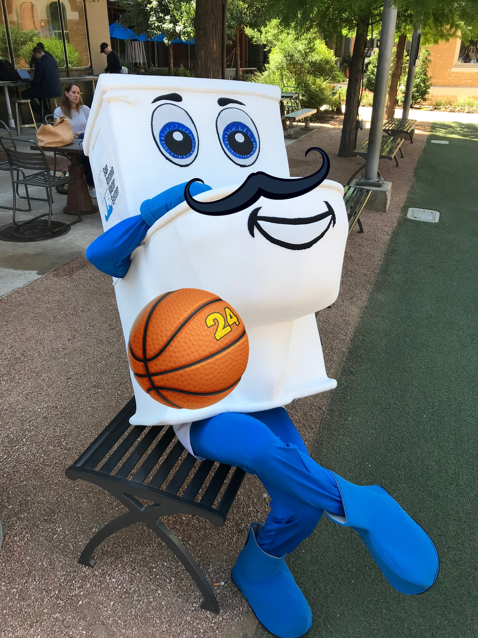 𝐒𝐀𝐖𝐒 😎☀️💧 on Twitter "𝑂𝑢𝑖, 𝑜𝑢𝑖!! 👋Bienvenue à San Antonio, Wemby !