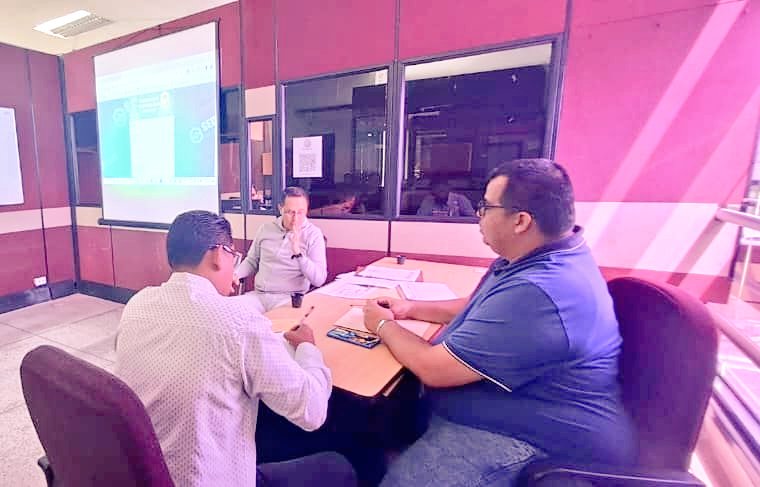 BermudezJoseA's tweet photo. #22Junio Seguimos avanzando en la articulación del trabajo en conjunto con Presidentes de Empresas Mixtas, #Hoy nos reunimos para revisar todos los aspectos administrativos relacionados con @Sedebat_
#TachiraEsTuMomento 
@FreddyBernal 
@Gob_Tachira
@CoimtaOficial 
#DESOTA
#MAFET https://t.co/s2KqSHrNxd