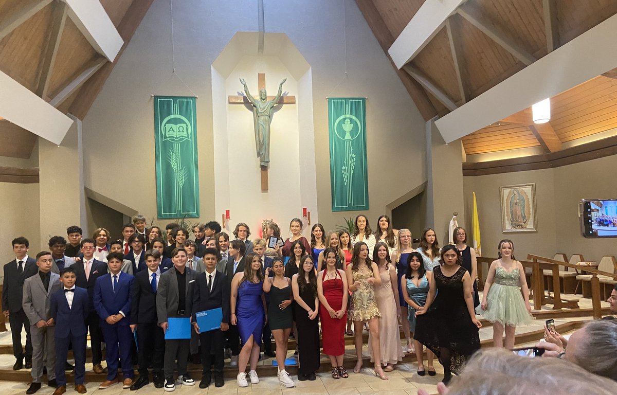 CarrabettaMiss's tweet photo. Congratulations Class of 2023! 🎓 We are so proud of you all!👏 @OLPhcdsb https://t.co/A1DQ6qDi18
