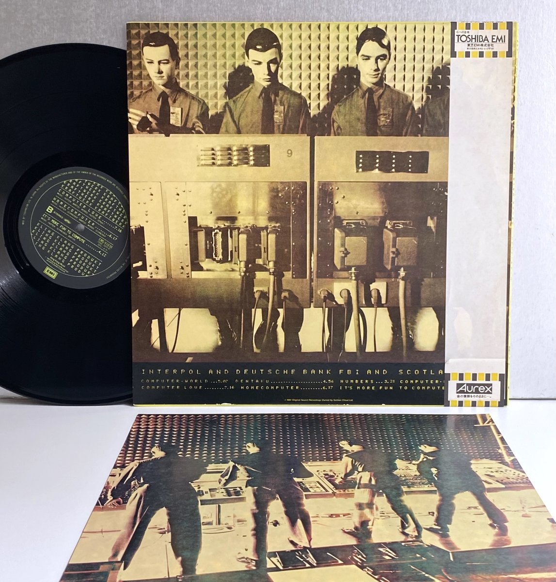 クラフトワーク『コンピューター・ワールド』ＬＰ
1981 Japan EMI
#クラフトワーク #Kraftwerk #RalfHütter #FlorianSchneider #KarlBartos #FlorianSchneider #KlingKlang #electro #synthpop #technopop #krautrock #80smusic #vinylrecords #レコード💿🤖💛🎶