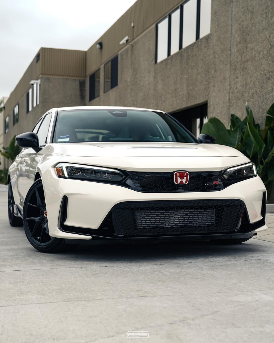 Championship White. #CivicTypeR
📸: @protectivefilmsolutions