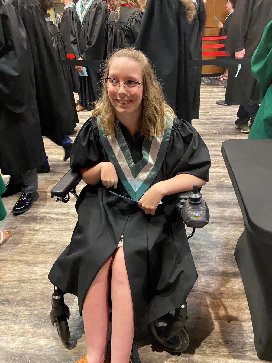 ScotGillam's tweet image. Just reflecting on a very special day - despite multiple obstacles, including COVID, Sydney has graduated with Honours from @AlgonquinColleg with a Social Service Worker diploma. Proud beyond belief. She teaches me about what true perseverance and resiliency are each day. #proud