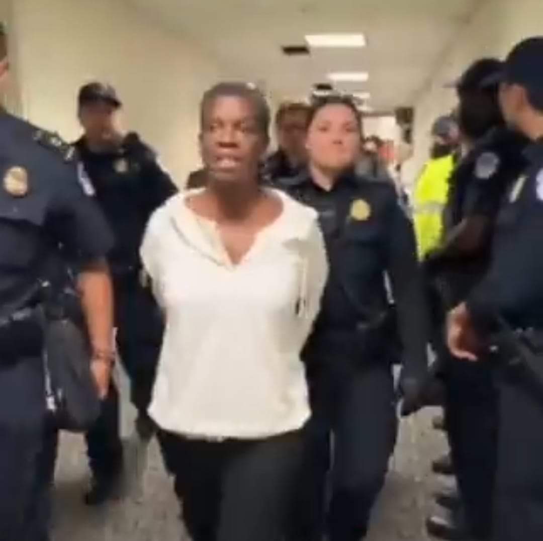 Guerrerotony161's tweet photo. Me uno a las denuncias por la detención arbitraria de Gail Walker, directora de IFCO/Pastores por la Paz. Es un castigo a la solidaridad con #Cuba  y es un acto fascista contra quien defiende la amistad y la paz entre nuestros pueblos. https://t.co/IzkJSsP21g