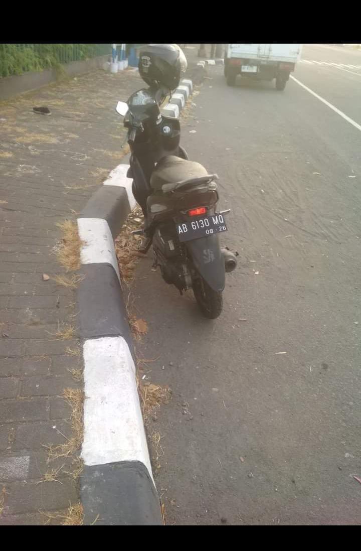 merapi_uncover's tweet image. [Breaking News] Terpantau ada gantung diri di jembatan kali opak prambanan..

Sudah di tangani yang berwenang