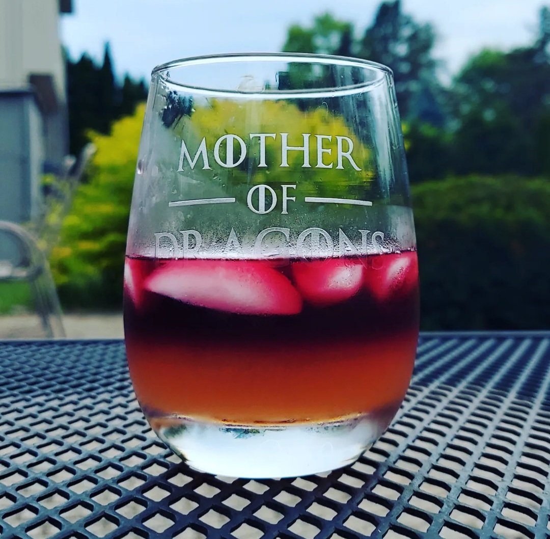 BurbinBabe's tweet photo. A New York Sour is best with a generous wine float. For me, at least. ๐
#newyorksour #redwinefloat #bourbon #motherofdragons #gameofthrones #daenerystargaryen https://t.co/5khGXfTFar