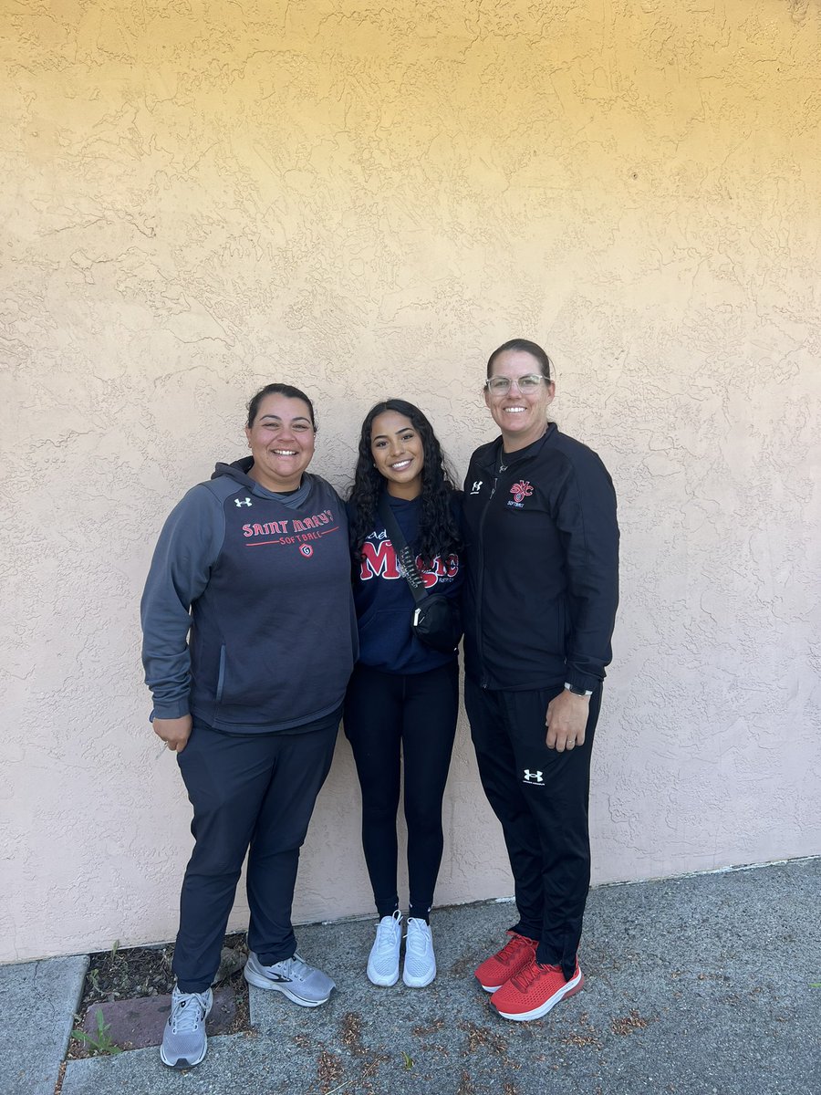 I am so excited to announce that I will be furthering my Academic and Athletic career at Saint Mary’s College of California. Thank you so much <a href="/CoachGarnett/">Coach Garnett</a> and <a href="/montanez_22/">emily montanez</a> for giving me the opportunity to live out my dream of playing D1 softball. Go Gaels❤️💙
@ladymagic_18u