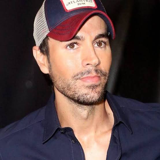 Ele é lindo 💔❤️😍😍 

SIGA/FOLLOW o Fc no Instagram.com/enriqueiglesia…
.
.
#enriqueiglesias #Enriqueiglesiasbrasil 
#Iglesias #enriqueiglesiasforever #onelove 
#enriqueiglesiasfans  #enriquemyhero 
#everythingenrique  #kingoflatinpop 
#wesupportyouenrique  #weloveyouenrique