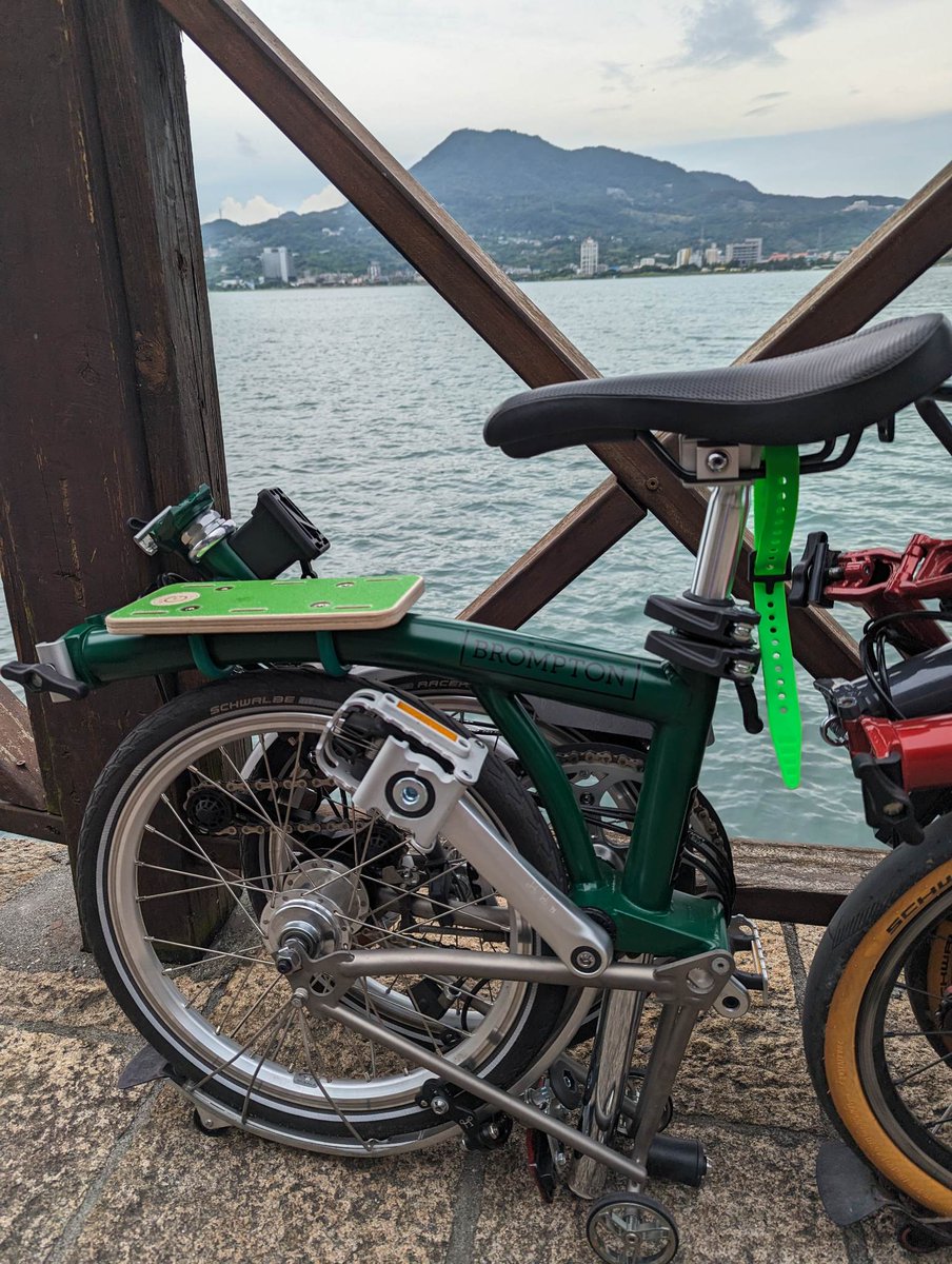BIKEgangUK's tweet photo. https://t.co/Jwbe3ov6r3
#Brompton rides shotgun Boeing 747 π
No worry, only for photos, stored in lock compartment during flight.
#BIKEgangStore #BIKEgang #BromptonLife #BromptonMODs #BromptonSociety #MyBrompton #BromptonWorldTravellers #PlatformB https://t.co/uoydcsc1X2