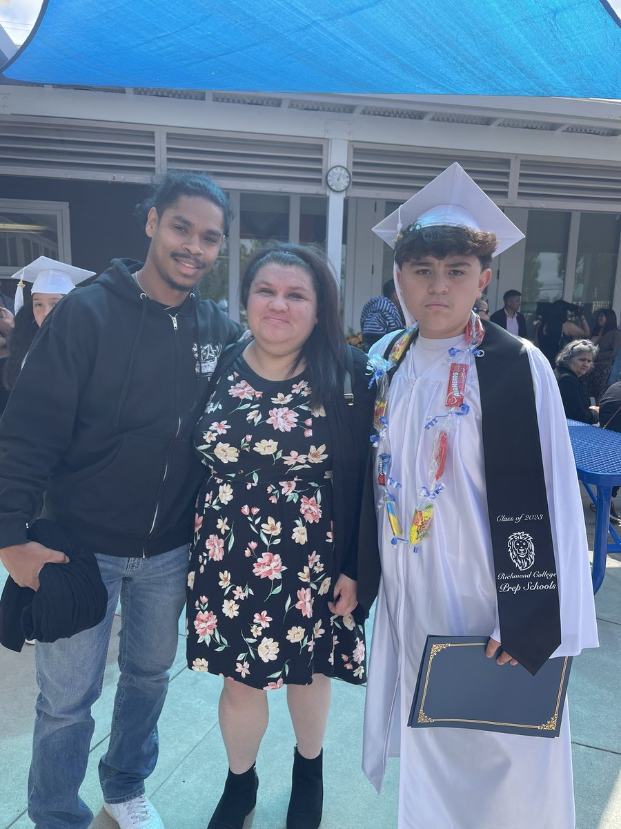 anac415510's tweet photo. Congratulations to my baby brother on his 8th grade graduation. I love you papa! ❤️🎓🎊 https://t.co/E9vVKbuTpI