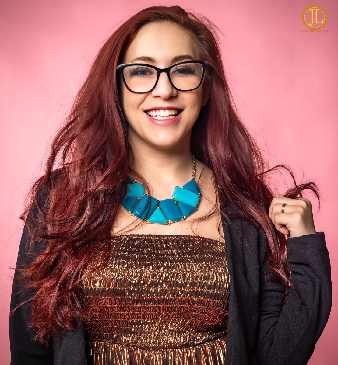 itsvedatime's tweet photo. Got even *more* new followers so just a reminder…

I’m Veda Scott
I do pro wrestling commentary 🎙
Over the past few years I’ve worked with AEW, Impact, NJPW Strong, and many incredible independent promotions!

Let’s work together! DMs/email open - thanks for the support! https://t.co/UYPY8AS1Ts
