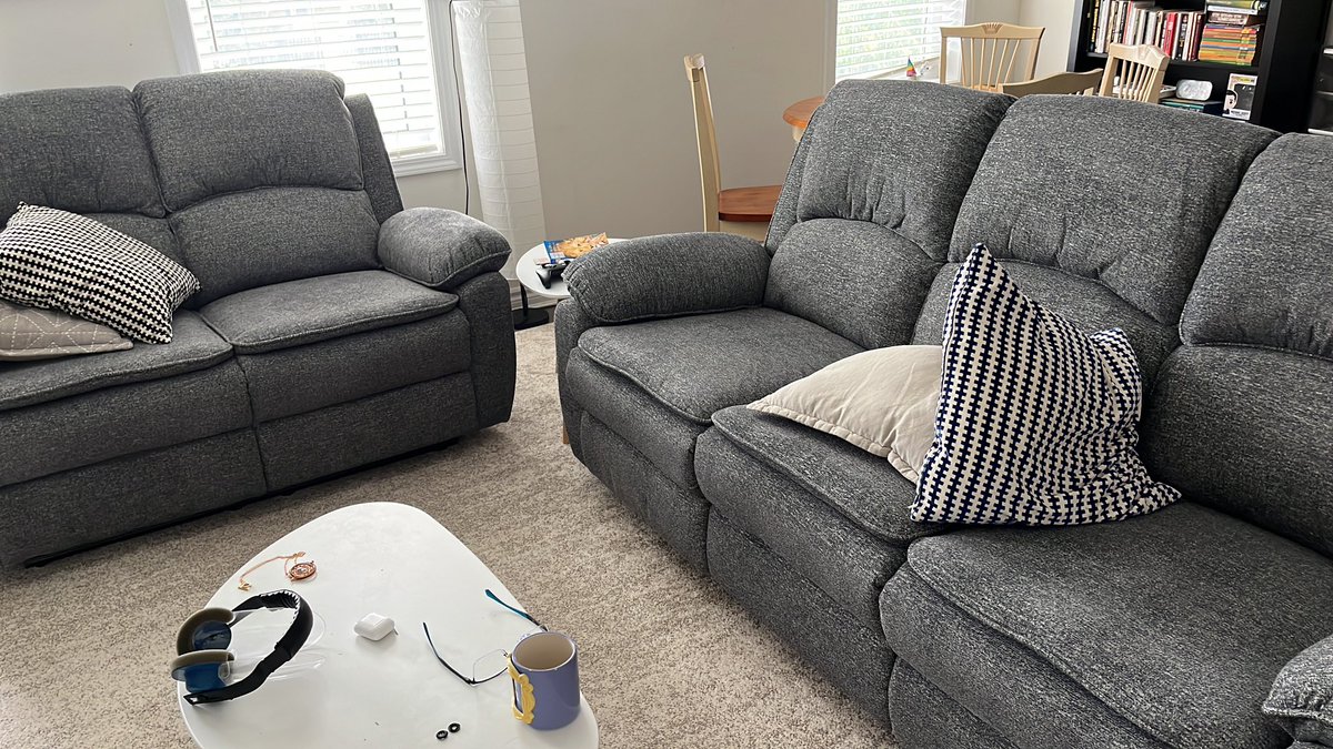 Foi esse o sofá escolhido depois de tanta procura! Atendeu a todos os requisitos, então valeu!