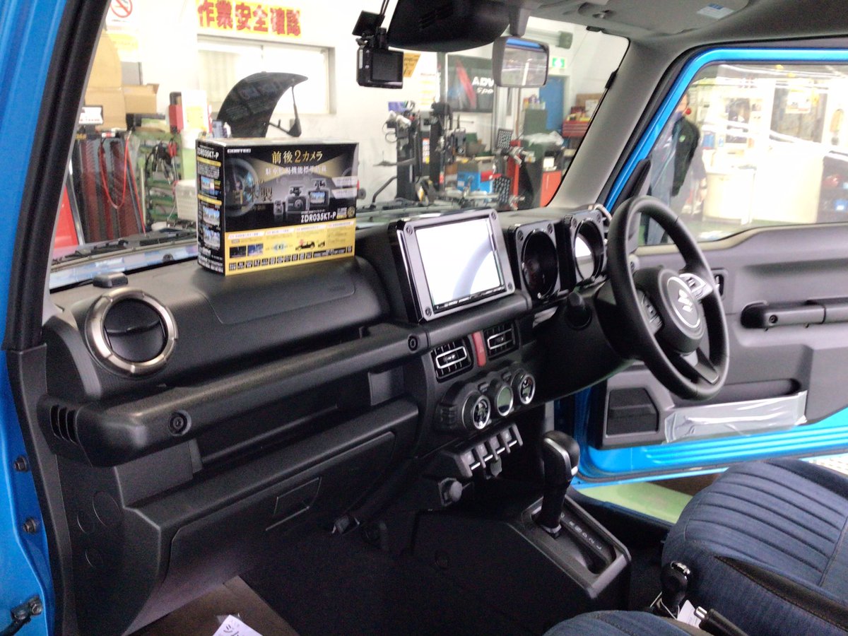 tg_kaisei's tweet image. まだまだ売れてます！
JB64ジムニーにドラレコの取り付けでした。

コムテック製　ZDR035
2カメ　駐車監視付

#タイヤガーデン
#あんの日本製
#COMTEC
#ドラレコ2カメ
#ヨコハマタイヤ
