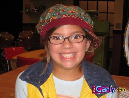 my boyfriend just told me that all waterparks fans act like this girl from icarly 😭😭