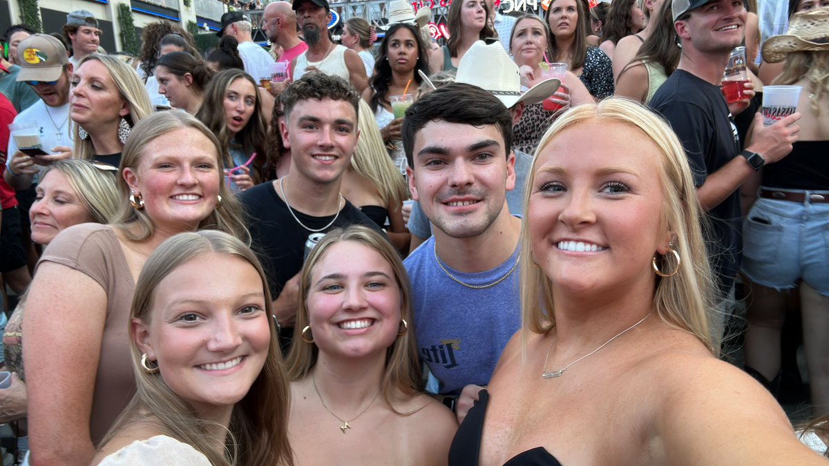 AlexSimonsen12's tweet photo. #hcnkc https://t.co/mghtFgPiPF