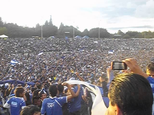 chekcho's tweet photo. Hágamos posible para la hinchada de Millonarios el reunirnos en el #SimonBolivar para tener todos un punto de concentración. @ClaudiaLopez @NoticiasCaracol @GolCaracol @MillosFCoficial @WinSportsTV @petrogustavo @Dimayor https://t.co/exVbuoQWQu