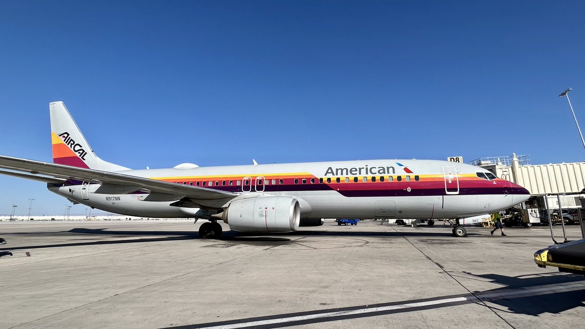 LASairport's tweet photo. #SPOTTEDATLAS! What better way to celebrate #TBT than with this American Airlines retro livery? This beauty is painted in AirCalโs original colors in an ode to the Newport Beach-based airliner that later merged with American Airlines. โ๏ธ #avgeek https://t.co/fwBpOJOdGJ