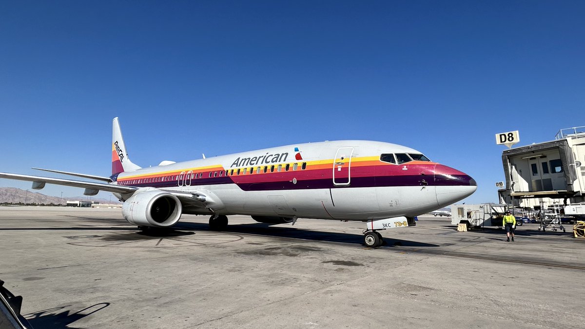 LASairport's tweet photo. #SPOTTEDATLAS! What better way to celebrate #TBT than with this American Airlines retro livery? This beauty is painted in AirCalโs original colors in an ode to the Newport Beach-based airliner that later merged with American Airlines. โ๏ธ #avgeek https://t.co/fwBpOJOdGJ