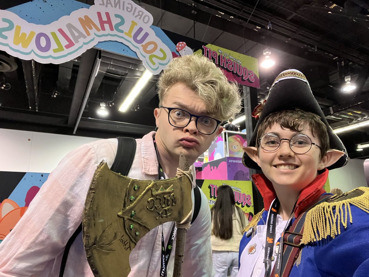 PamsStarr's tweet photo. @cg5beats You scared me so badly! Haha!!! Hope to see you again later in the Con!!! :D! https://t.co/LPL3TVQFIQ