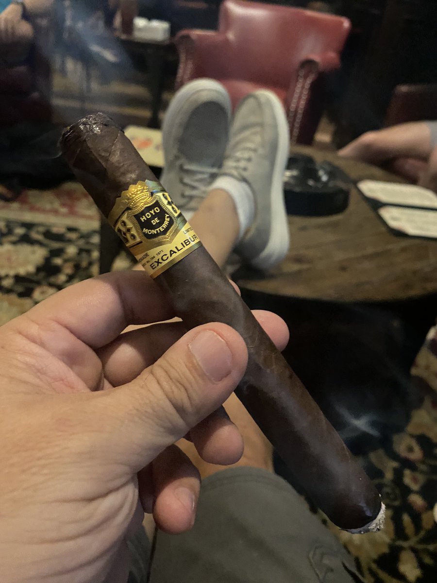 TheCigarGeek's tweet photo. #Nowsmoking @hoyocigars Excalibur #1 Maduro (7.25X54) classic #oldschool #cigar with a balance of  leather, cocoa, &amp; coffee. Great with a nice #bourbon #CigarGeek $8-$10 https://t.co/hLFnzEE8nx