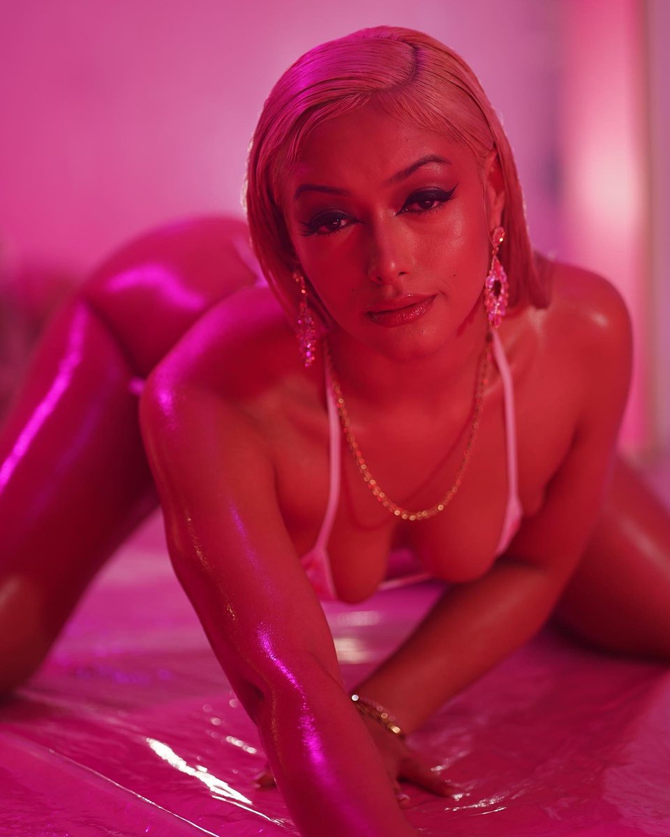 Crack GPT on Twitter: "Photo shoot for @princessemilyle"