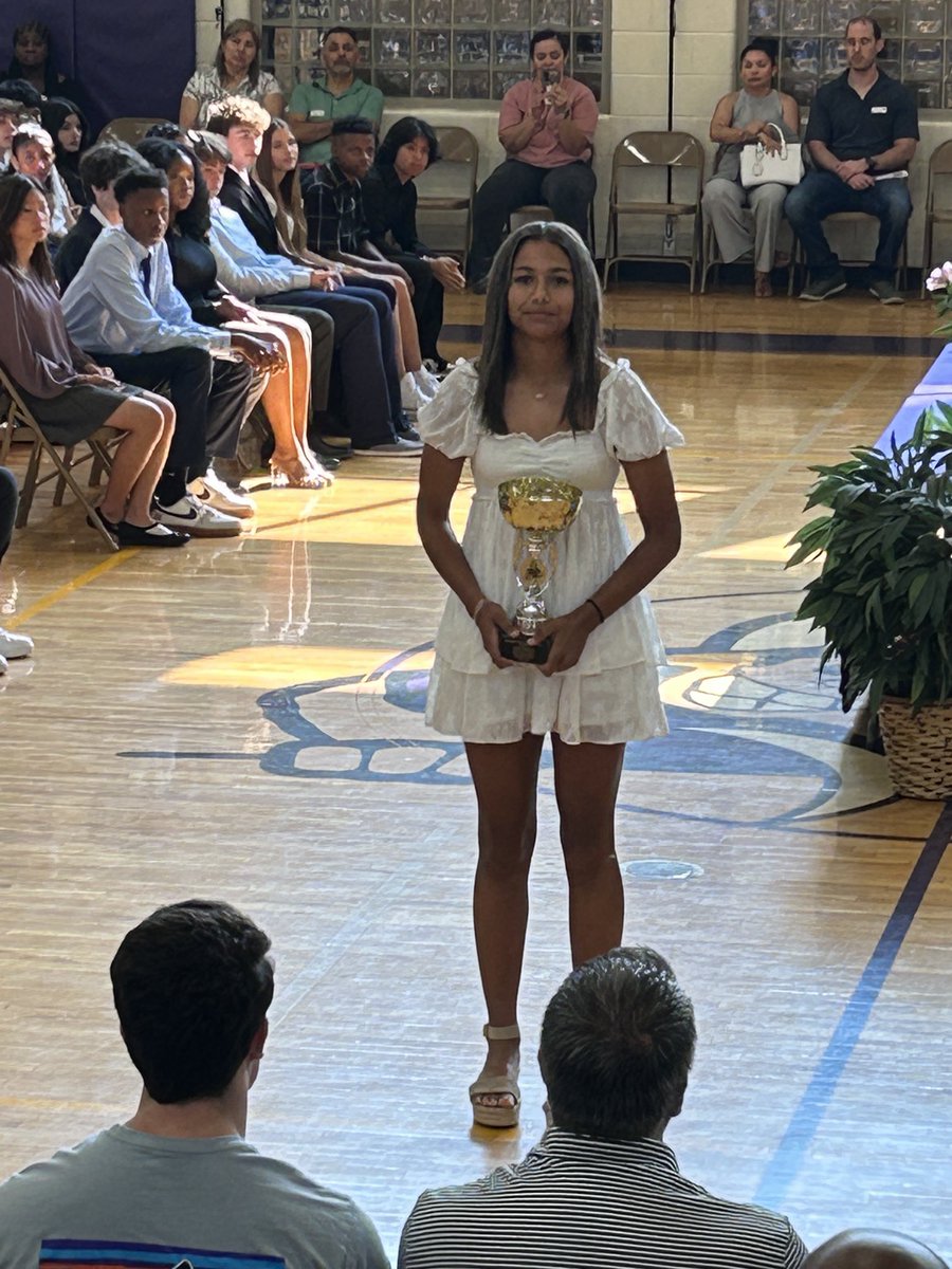 brabsonj19's tweet photo. Mint hill middle female athlete of the year #girldad ❤️❤️ https://t.co/0GVmqvc0Gm