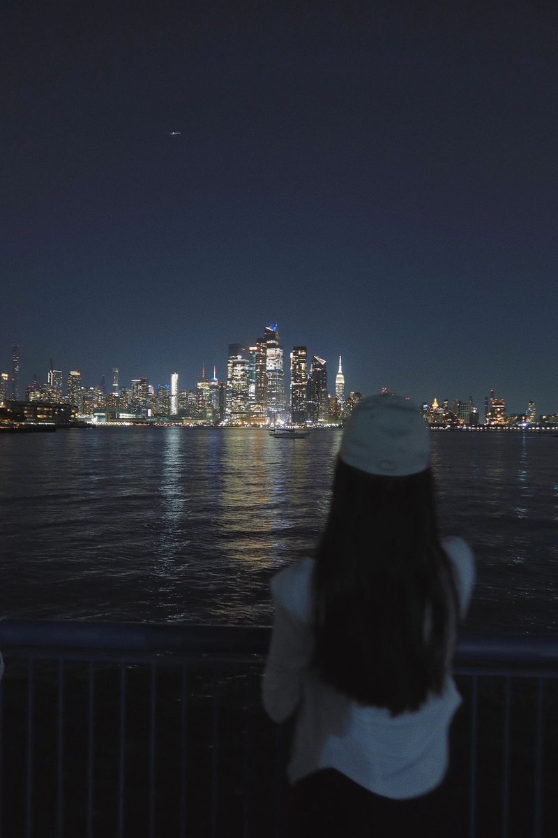 New York, a city that never stops, reveals a whole new level of charm at night.