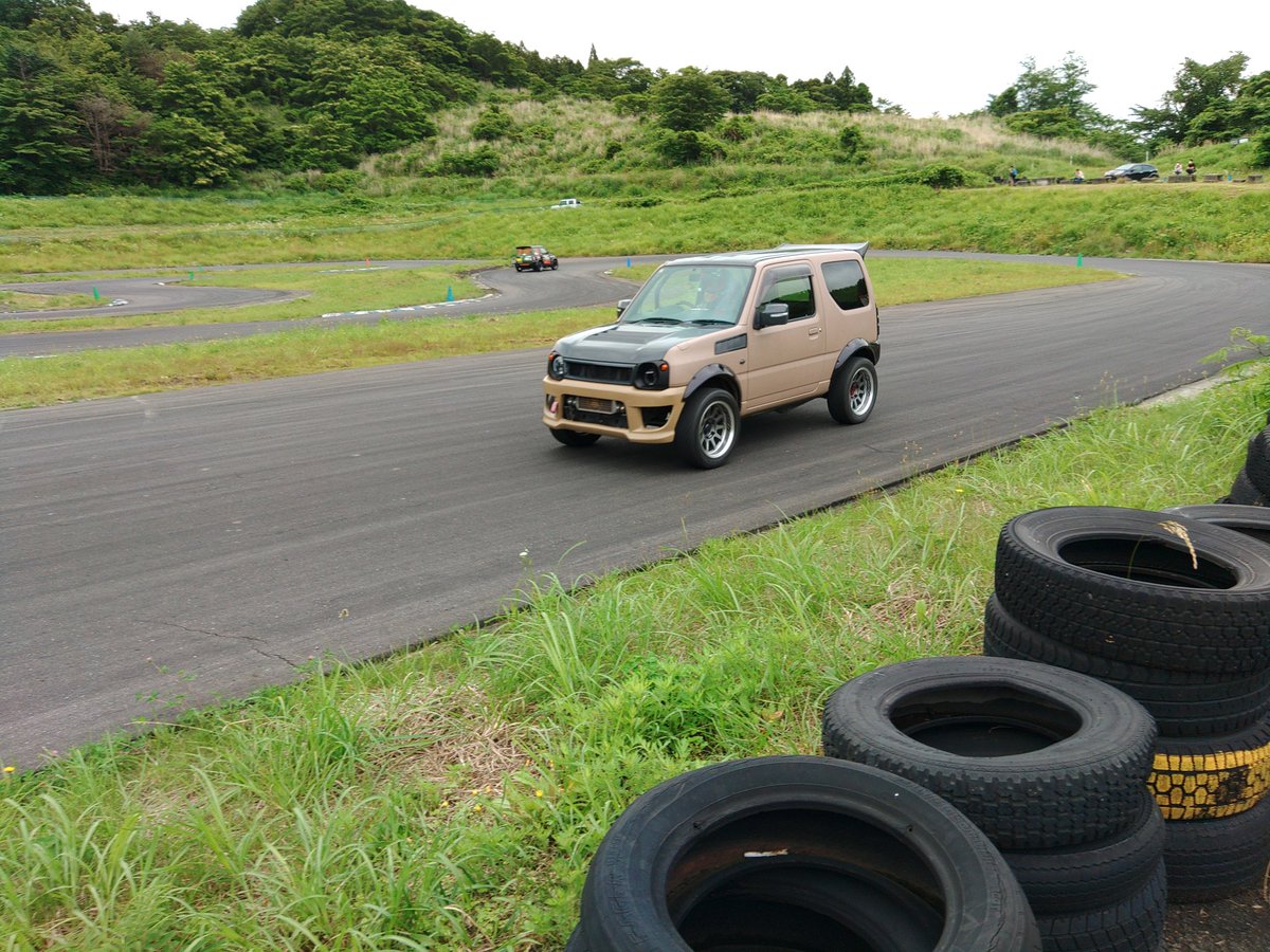 rainbow_auto's tweet photo. 雨降らなくて良かった良かったヽ( ゚∀゚)ノ
#サザンサーキット
#rainbowauto
#jimny
#dope
#dopeoil
#dopefuel
#icewire
#trev https://t.co/PmZvIdpbjl