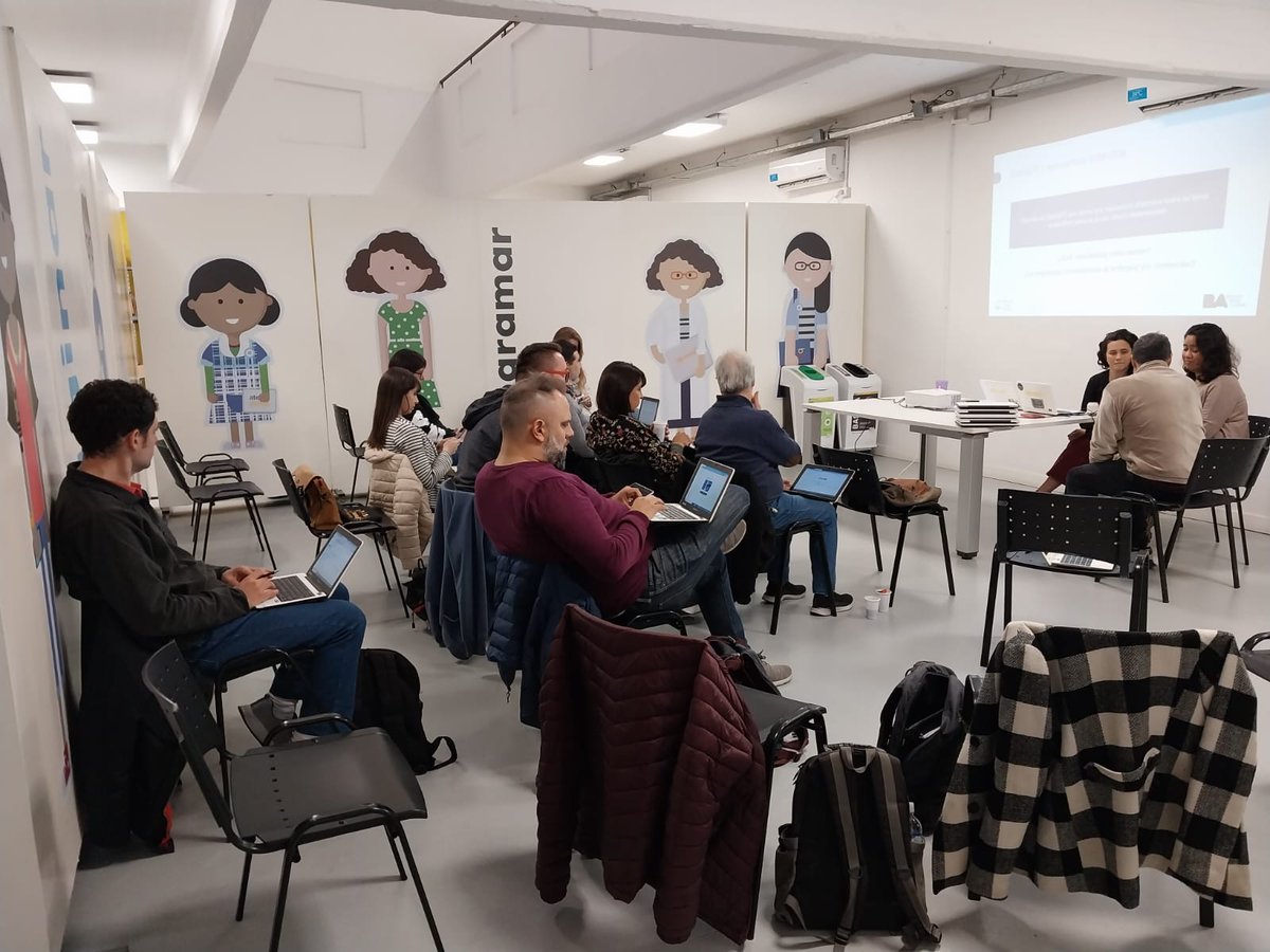 robtassi's tweet photo. En la #semanadelaIA el.equipo de Educación Digital en la Formación Docente Inicial brindó el taller "Inteligencia Artificial en el aula: un desafío didactico" a los Asesores Pedagógicos de Secundaria  #Intec #EducacionDigital https://t.co/0hd9XOAKPT