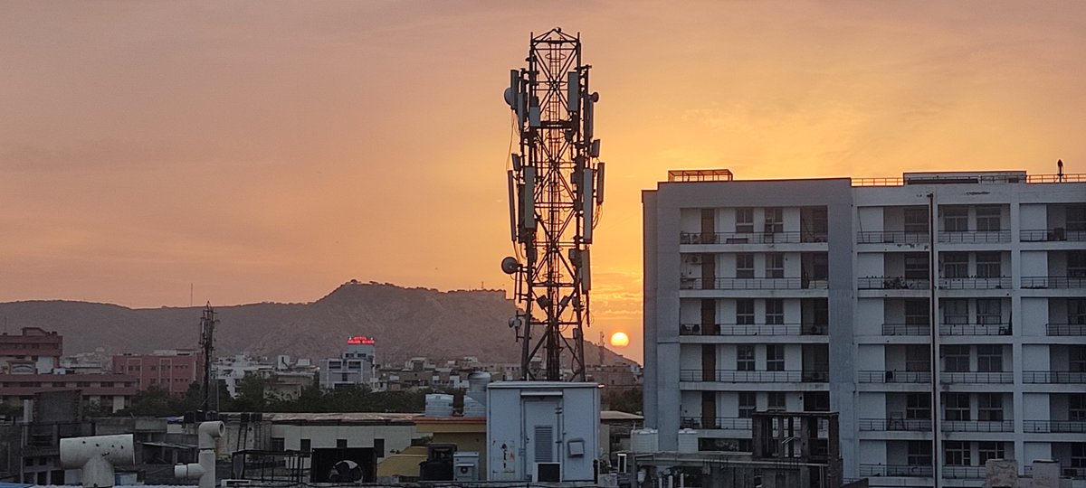 keertesh's tweet photo. # उगता सूरज कह रहा है, तम कितना होता सबल, पर मुझे न पाता जीत।। Morning diaries.... https://t.co/XJmSa7Bw9J