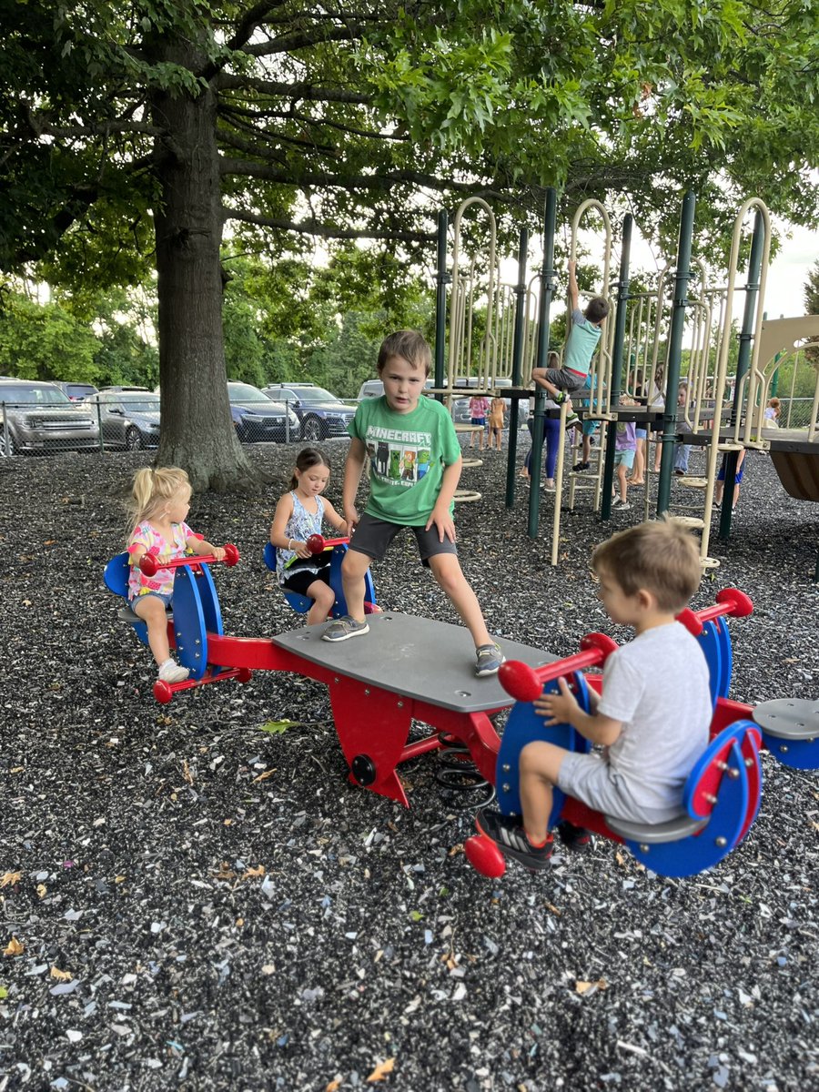fssdLES's tweet photo. Tonight’s kindergarten play date was full of smiles, popsicles, and new friends! #WelcomeToLiberty #FSSDProud ❤️🦁💙 https://t.co/h2rqMjidbG