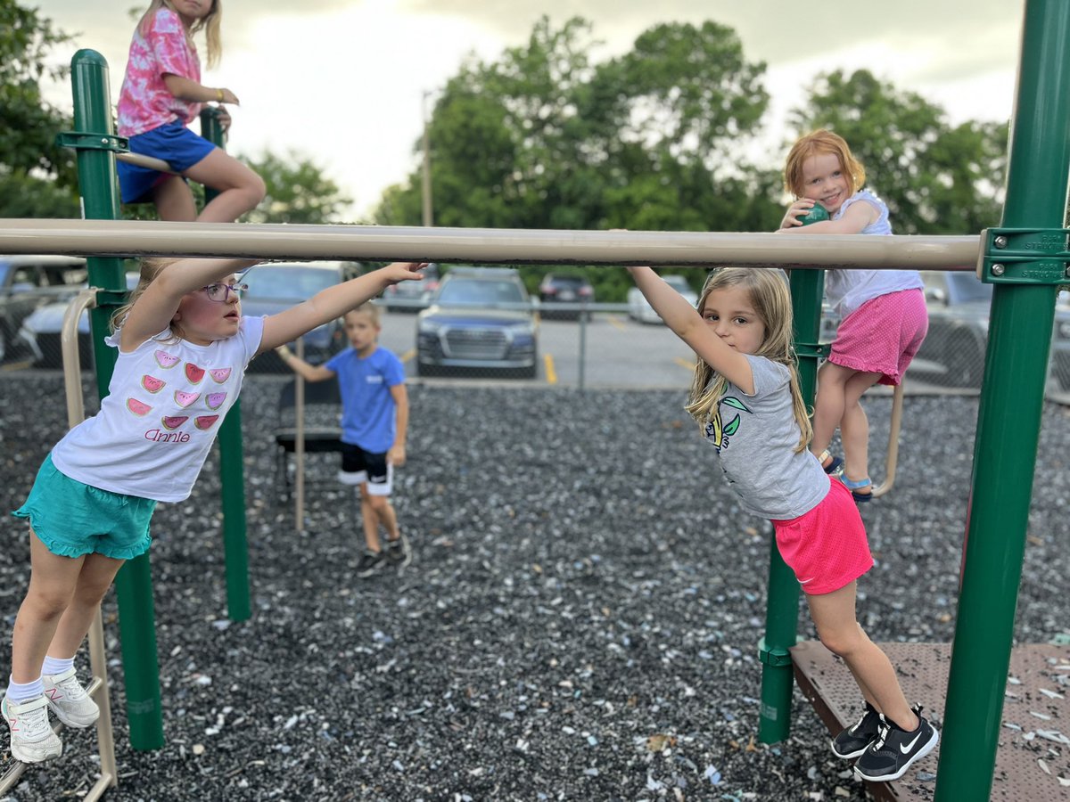 fssdLES's tweet photo. Tonight’s kindergarten play date was full of smiles, popsicles, and new friends! #WelcomeToLiberty #FSSDProud ❤️🦁💙 https://t.co/h2rqMjidbG