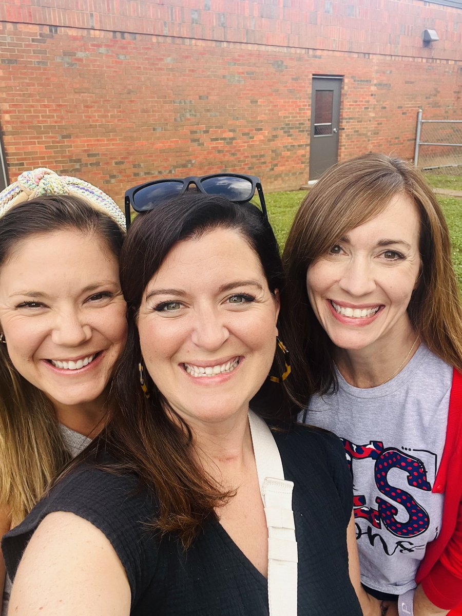 fssdLES's tweet photo. Tonight’s kindergarten play date was full of smiles, popsicles, and new friends! #WelcomeToLiberty #FSSDProud ❤️🦁💙 https://t.co/h2rqMjidbG