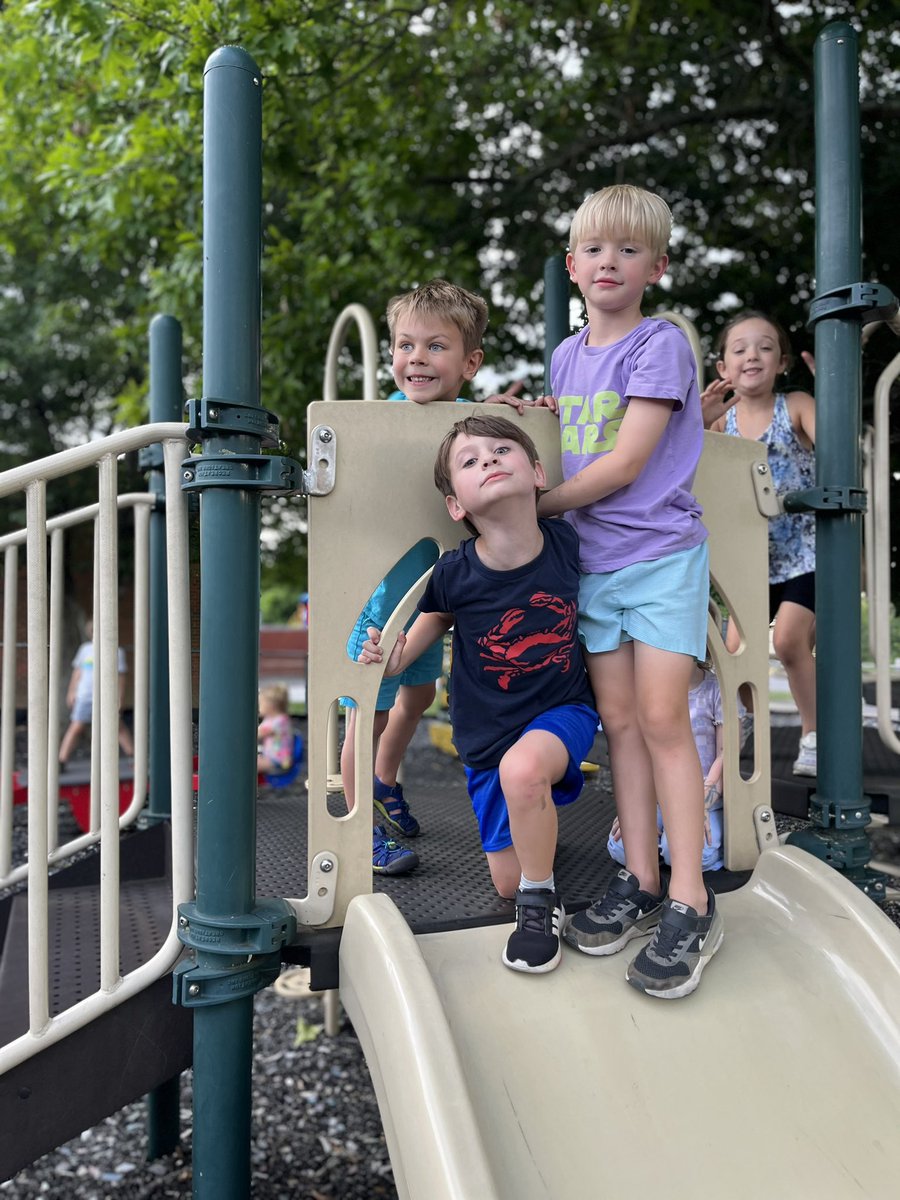 fssdLES's tweet photo. Tonight’s kindergarten play date was full of smiles, popsicles, and new friends! #WelcomeToLiberty #FSSDProud ❤️🦁💙 https://t.co/h2rqMjidbG