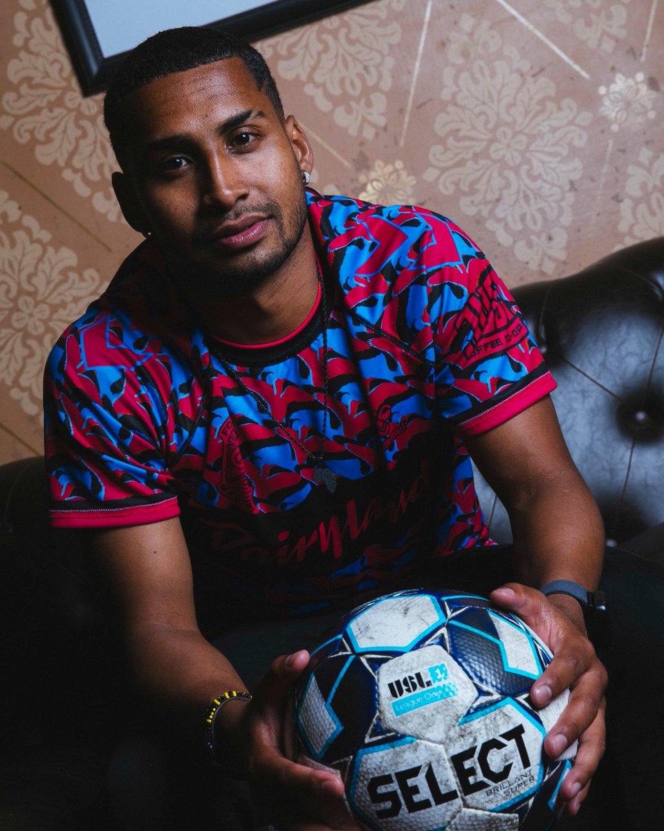 ForwardMSNFC's tweet photo. Now playing in a stadium near you. 📽️

#thirdkit #kitreveal #mingoverse #mingoreverse #reversiblekit https://t.co/FugIliDSRU