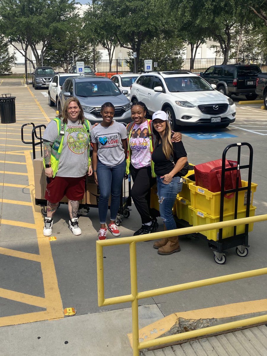 liftedwithlove's tweet photo. Thank you Amazon for partnering with us to kick off our Back 2 School Festival as well as donating multiple boxes of toiletries and toys totaling over 300 items!! We can’t thank you enough and look forward to working with you all again soon 🌎❤️ #amazongivesback #amazondonations https://t.co/bEujVS4Wlw
