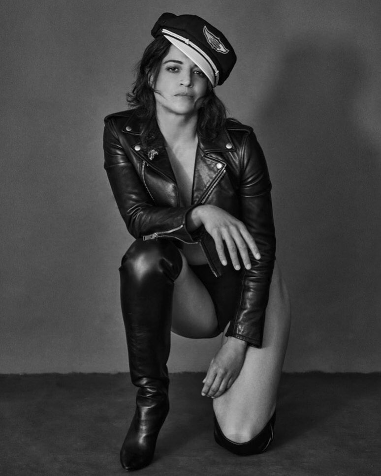 morderdmerlin's tweet image. 📸| Brian Bowen Smith released a preview of Michelle Rodriguez&apos;s photo shoot for &apos;Saint Laurent&apos;. @drkieranlvthor 🫶👏❤️😂