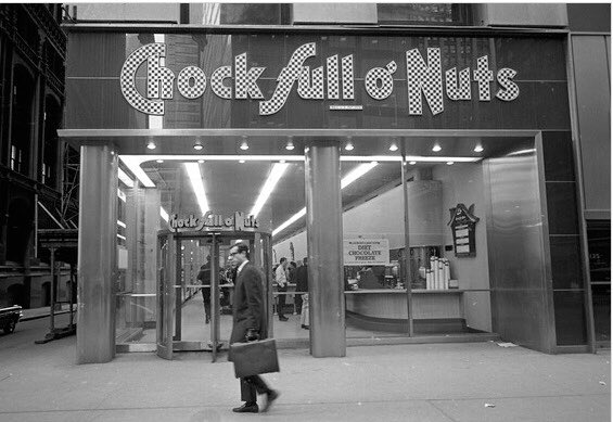 LarkLogan's tweet photo. @FirehouseRacing Two of my faves as a kid…#Nedick’s had amazing hot dogs and #ChockFullONuts the best toasted Raisin bread with a schmear of cream cheese. Some of the best memories with my Dad❤️❤️ https://t.co/73xG0O6zbN
