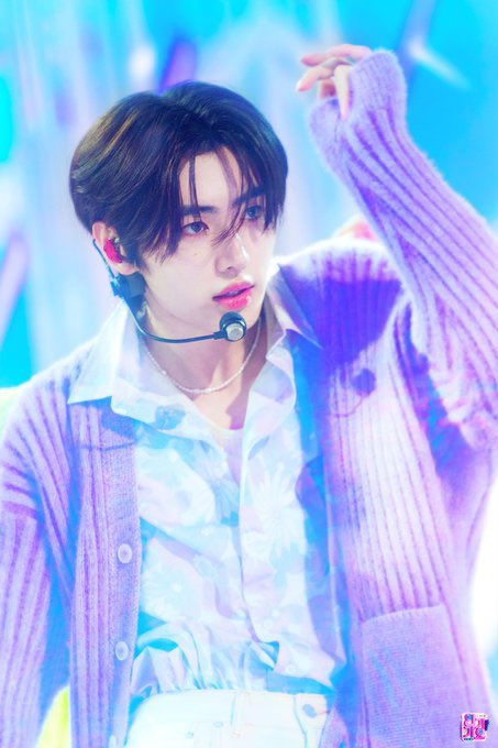 S_hoon707's tweet photo. Olha como o pai tá bonitão 🤌🏻 https://t.co/OQvwMF5KDz