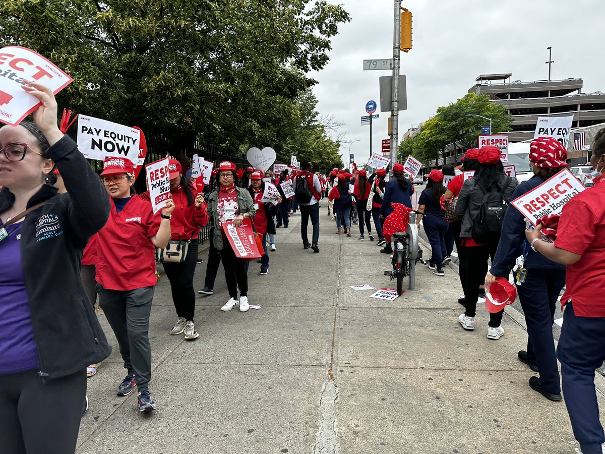 This afternoon, #TeamRaga stood in full solidarity with our @nynurses fighting for a #FairContract, #PayParity, and #SafeStaffing.

We stand as one with our nurses because their struggle is our struggle! When nurses fight, nurses win!