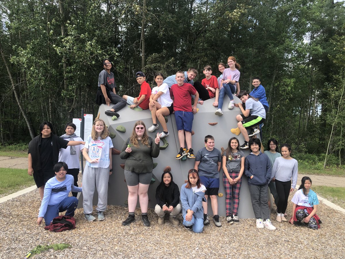 St Gabriel grade 6 PE class ⁦<a href="/FMCSD/">FMCSD</a>⁩ enjoyed their last afternoon hike in the Birchwood Trail before moving on the middle school!
⁦<a href="/APPLESchools/">APPLE Schools</a>⁩ ⁦⁦<a href="/EverActiveAB/">Ever Active Schools</a>⁩