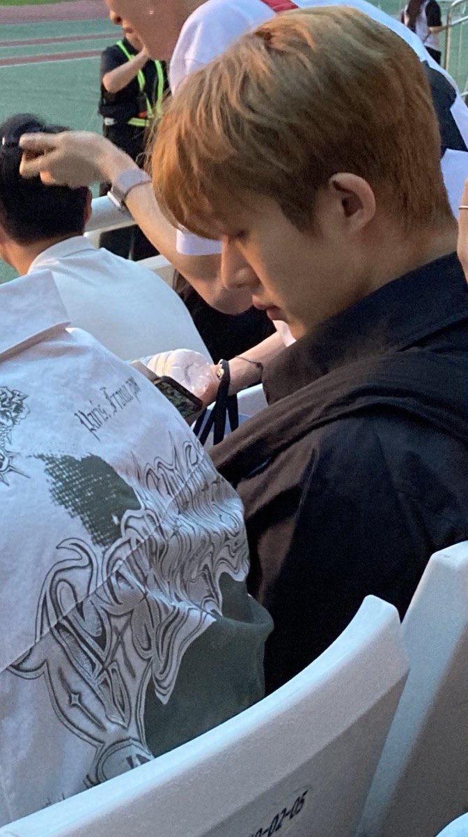 khbsource's tweet photo. more pics of hanbin at the bruno mars concert shared by a korean blogger https://t.co/zexu3YeMPM