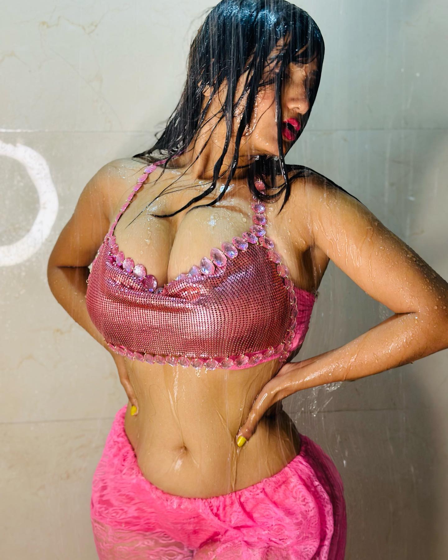 FzRRz3hacAA1NW2?format=jpg&name=large