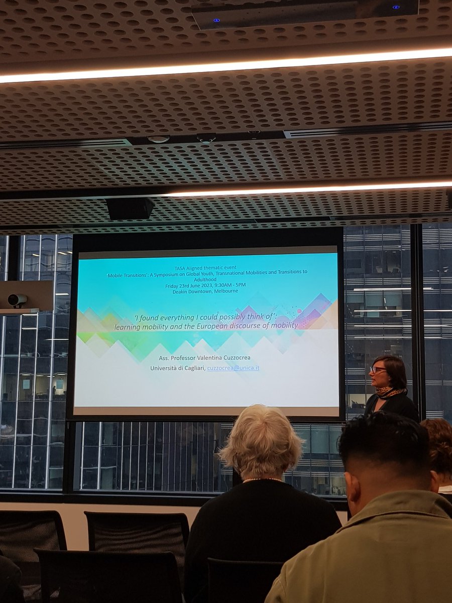 YMAPProject's tweet image. Fantastic keynote session by @valecuz to start our Mobile Transitions symposium!