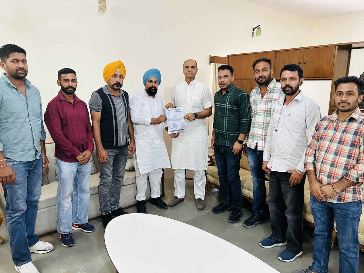 NSQF Punjab union committee meets with MLA Abohar nd discuss the pressing matters of NSQF 🙏 WE URGE @SandeepJakharpb g to raise our NSQF matter in Vidhan Sabha nd also with MHRD minister @NSQF_MP @nationalvta @Panshul90699470 @dpradhanbjp @harjotbains