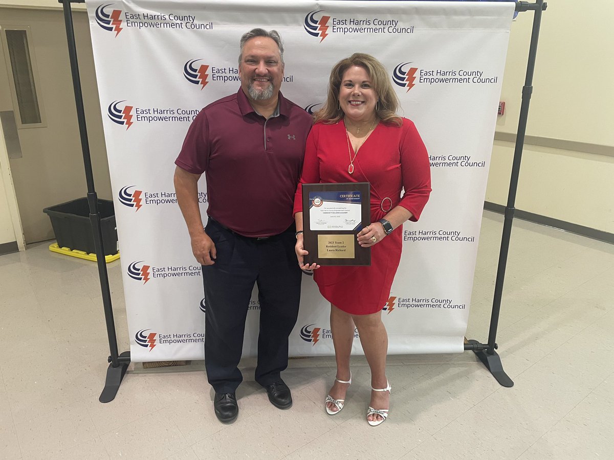 lrich_99's tweet photo. 🎉Graduation Day🎉
What an honor to have been part of @ehcec #Team2 learning to #HaveADream #GetATeam and #ChangeTheWorld
Our team will be hosting a leadership workshop for high school students! ⭐️
Thank you @KWhite4learning for your support and being part of the celebration 😊 https://t.co/CFdtNixnRH