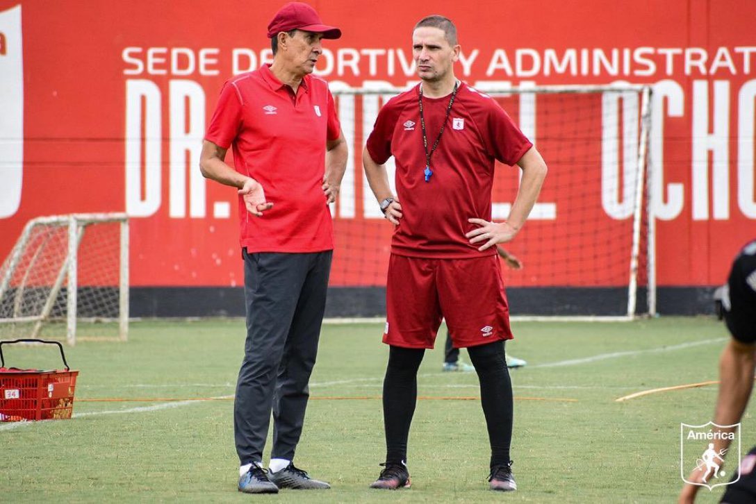 Julianvalencla's tweet photo. Vinieron en el momento donde no había ilusión de nada y nos sacaron campeones, volvieron en el momento donde había un desastre que dejó Osorio y nos pusieron a competir. Los números lo dicen son el mejor cuerpo técnico de los últimos 15 años. Gracias Guima y @coachjufontana. https://t.co/Mh1NLcyYFB