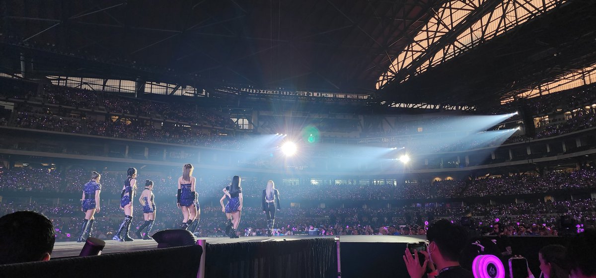 🇺🇲 Most Attended Kpop Girl Groups Show in Texas

#1. <a href="/JYPETWICE/">TWICE</a> Global Field — 29k*
#2. BLACKPINK Airlines Center — 11.5k
#2. BLACKPINK  Airlines Center — 11.5k
#3. BLACKPINK Toyota Center — 11.5k
#3. BLACKPINK Toyota Center — 11.5k