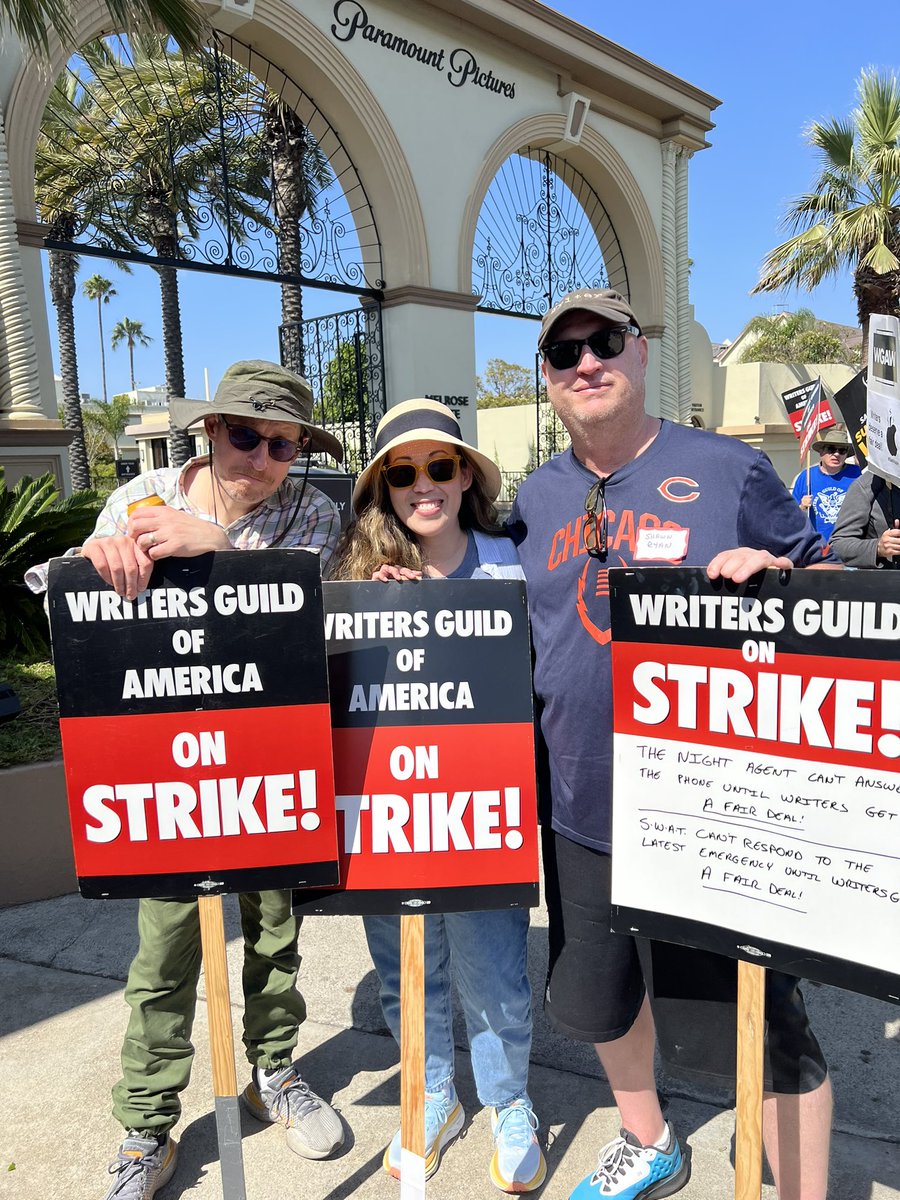 Picket Line Roulette today took me to the famed Paramount Lot for the Showrunners Picket where I reunited with Terriers writer @angelakang and met her Walking Dead compatriot Scott Gimple. As a reminder, if the studios wanted to they could end this strike fairly in a week.