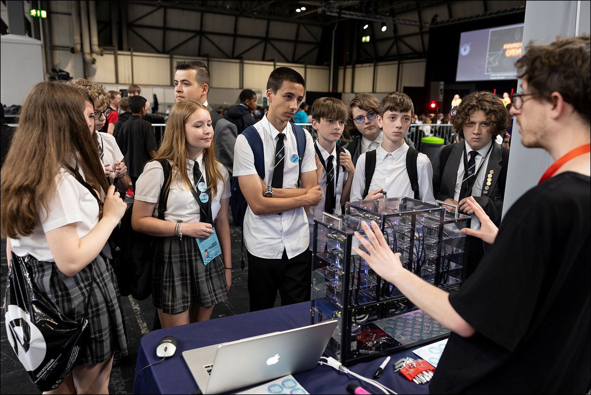 _EngineeringUK's tweet image. Super computing brought to life for young visitors to the #BigBangFair by @ARCHER2_HPC

#STEMInspiration #NextGen