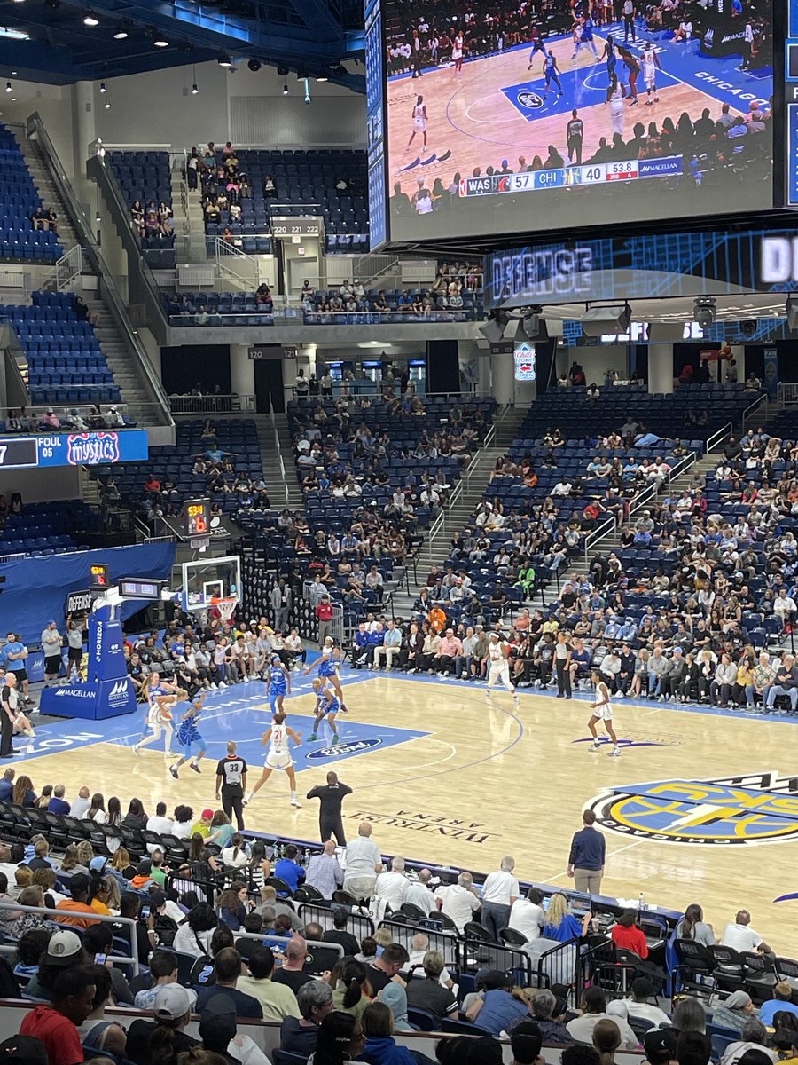 Go ⁦<a href="/chicagosky/">Chicago Sky</a>⁩! Loving this great crowd and seeing so many young women here celebrating today.